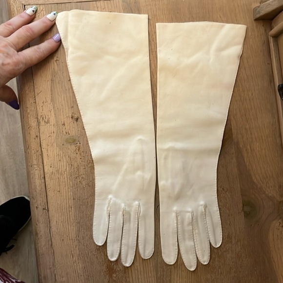 Aris Vintage Gloves Long White Hong Kong Cloth New - Picture 1 of 7